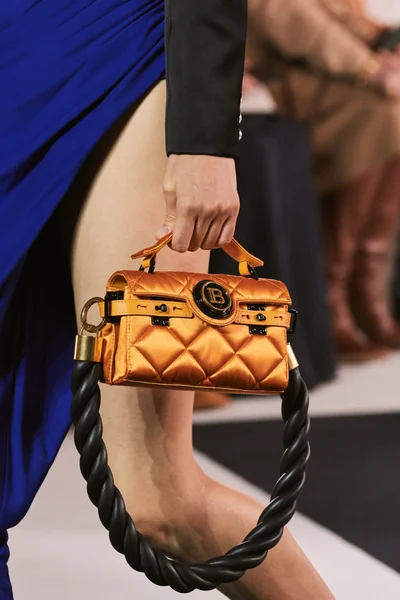 Look 150